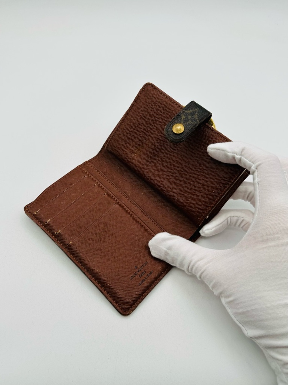 Louis Vuitton Kisslock Wallet - Picture 7 of 16